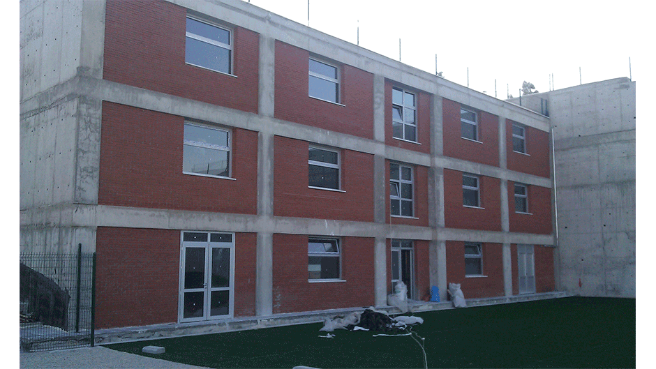 Dokuz Eylül Üniversitesi Tınaztepe Yerleşkesi Sentetik Yüzeyli Atletizm Pisti Futbol Sahası Gaziemir Isı